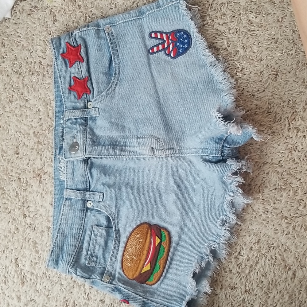 Super cute All American '76 burgers and stars and peace sign denim cutoff shorts